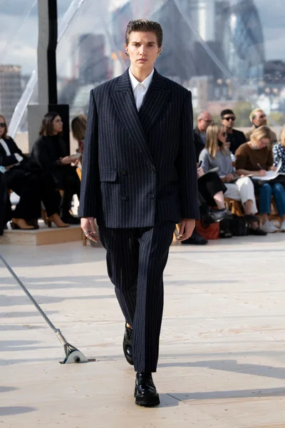 Look 14
